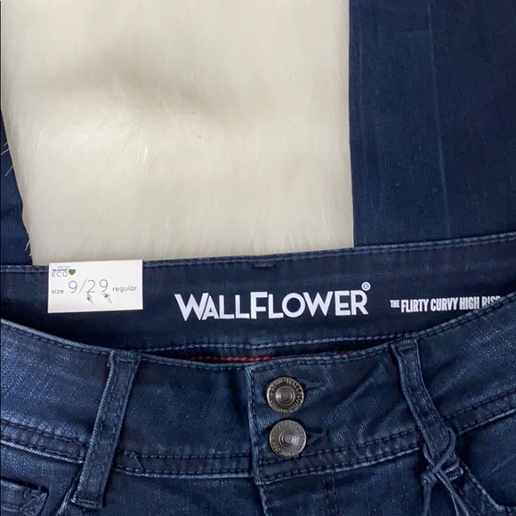 HP ❤️ NWT stretchy curvy jeans - Picture 3 of 4